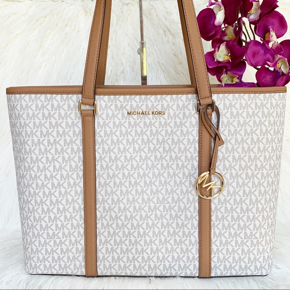 Michael Kors Handbags - NWT Michael Kors Sady Tote